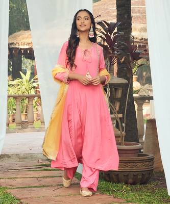 Pink hand embroidery crepe kurta set 1