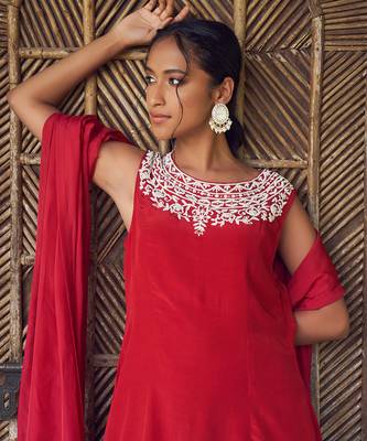 Red hand embroidery crepe kurta set 3