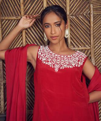 Red hand embroidery crepe kurta set 4