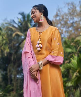 Yellow hand embroidery tissue kurta set 3