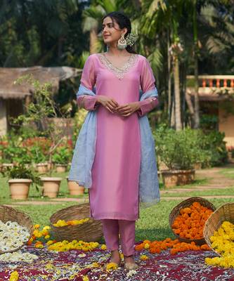Pink hand embroidery tissue kurta set 1