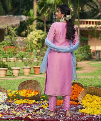 Pink hand embroidery tissue kurta set 3