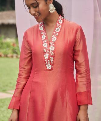 Red hand embroidery tissue  kurta set 4