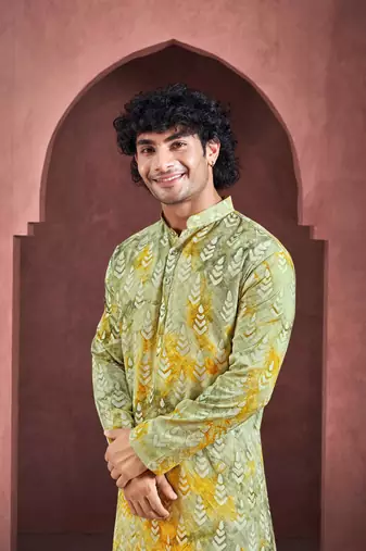Vardha men's viscose stitched kurta, olive-white flowy leaf pattern shibori dyed ethnic kurtas for men