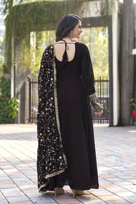 Black Georgette Maxi Gown With Dupatta And Pent 2