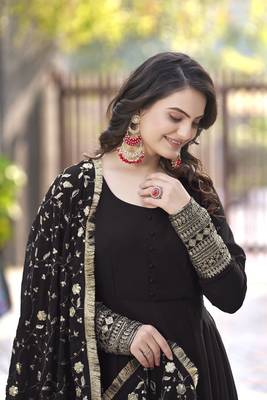 Black Georgette Maxi Gown With Dupatta And Pent 4