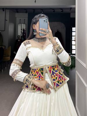 Women's Navaratri Special Traditional Ctop - Top Lehenga Choli Set 4