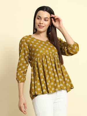 Women Floral Printed Alia Cut Short Kurta 3