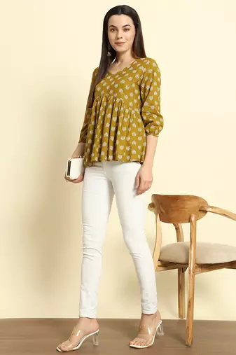 Women Floral Printed Alia Cut Short Kurta