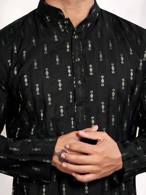 Vardha men's viscose woven jacquard stitched kurta, black linear striped & diamond jacquard kurtas for men 4