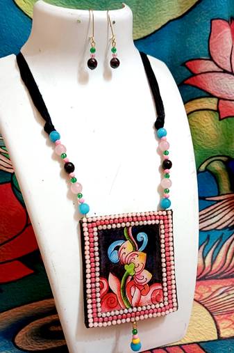 Handcrafted necksets3