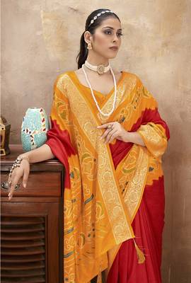 Beautiful Self Jacquard with Weaving Border Saree & Tassels 2