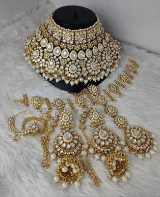 Indian traditional half bridal choker for weddings with sheeshphul and nose nath 1