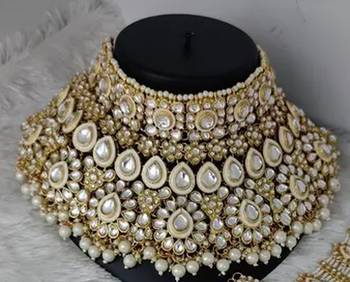 Indian traditional half bridal choker for weddings with sheeshphul and nose nath 2