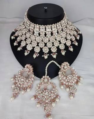 Indian traditional half bridal choker for weddings with sheeshphul and nose nath 1