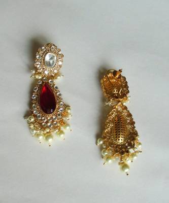 Sophisticated kundan jadau earrings with red doublet stone 4