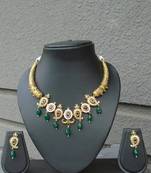 Golden necklace set with green beads