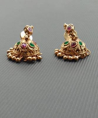 Golden necklace set with pink and green kemp stones 5