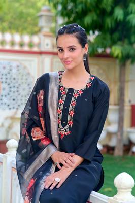 Women Black Chanderi Silk Embroidered Kurta Pant Dupatta Set 5