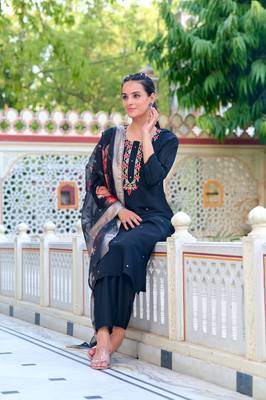 Women Black Chanderi Silk Embroidered Kurta Pant Dupatta Set 6