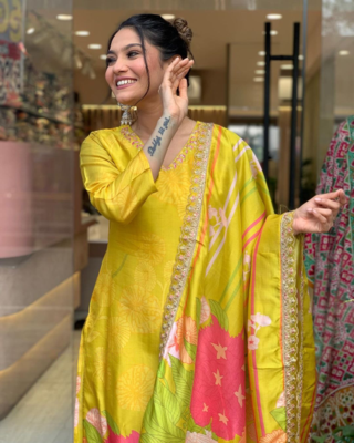 Women Yellow Chanderi Silk Embroidered Kurta Pant Dupatta Set 6