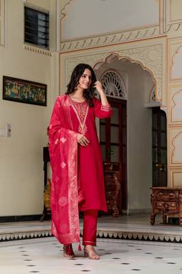 Women Chanderi Silk Embroidered Kurta Pant Dupatta Set 3