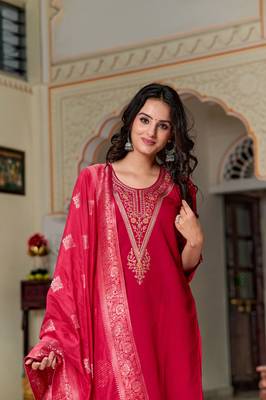 Women Chanderi Silk Embroidered Kurta Pant Dupatta Set 5