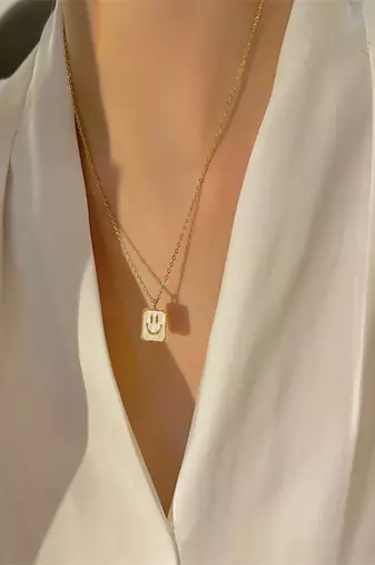 18k plated smiley pendant necklace