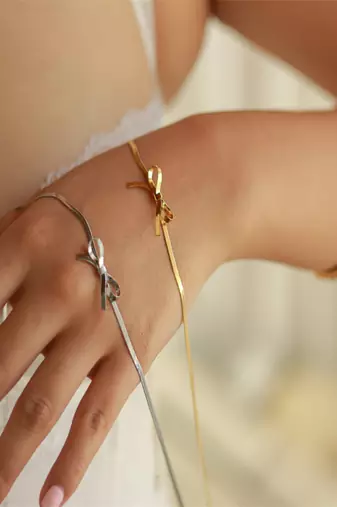 Silver plated bow chain