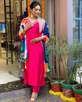 Red Women Chanderi Silk Embroidered Kurta Pant Dupatta Set 2