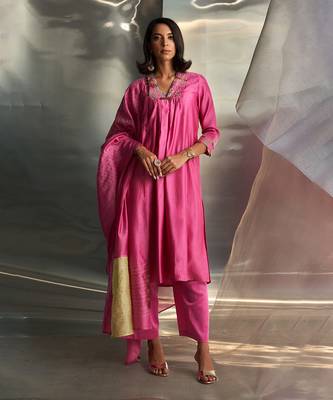 Bloom pink embroidered chanderi kurta set 1