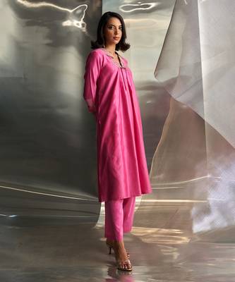 Bloom pink embroidered chanderi kurta set 2
