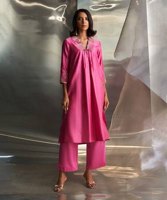 Bloom pink embroidered chanderi kurta set 3