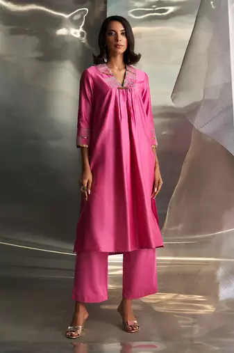 Bloom pink embroidered chanderi kurta set