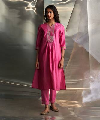 Bloom pink embroidered chanderi kurta set 2