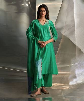 Lush green embroidered chanderi kurta set 1