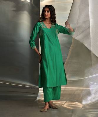 Lush green embroidered chanderi kurta set 2