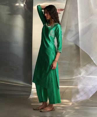 Lush green embroidered chanderi kurta set 3