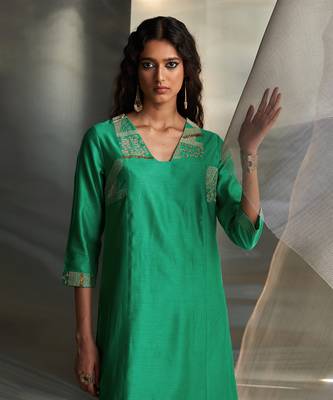 Lush green embroidered chanderi kurta set 5