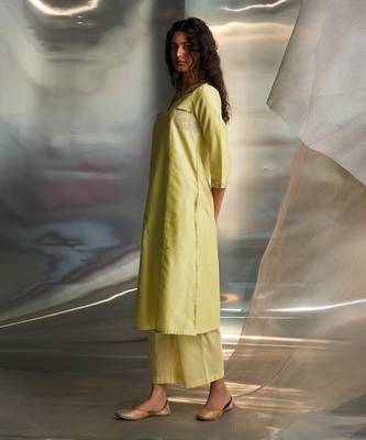 Butter yellow embroidered chanderi kurta set 3