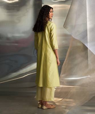 Butter yellow embroidered chanderi kurta set 4