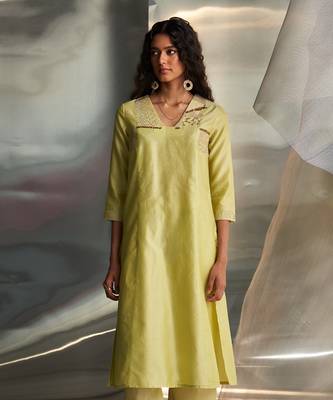 Butter yellow embroidered chanderi kurta set 5