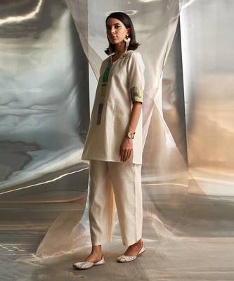 Ivory embroidered chanderi kurta set 4