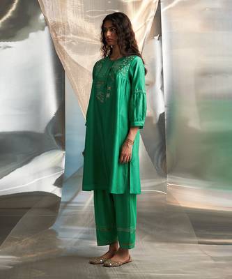 Lush green embroidered chanderi kurta set 3