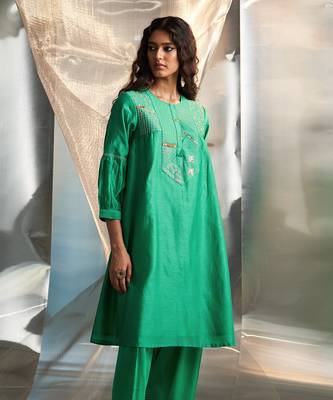 Lush green embroidered chanderi kurta set 4