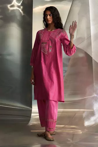 Bloom pink embroidered chanderi kurta set