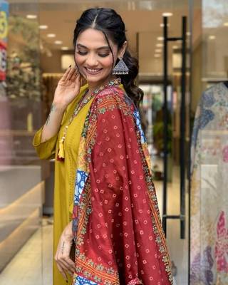 Gorgeous Mustard Chanderi Silk Embroidered Kurta Pant Dupatta Set 4