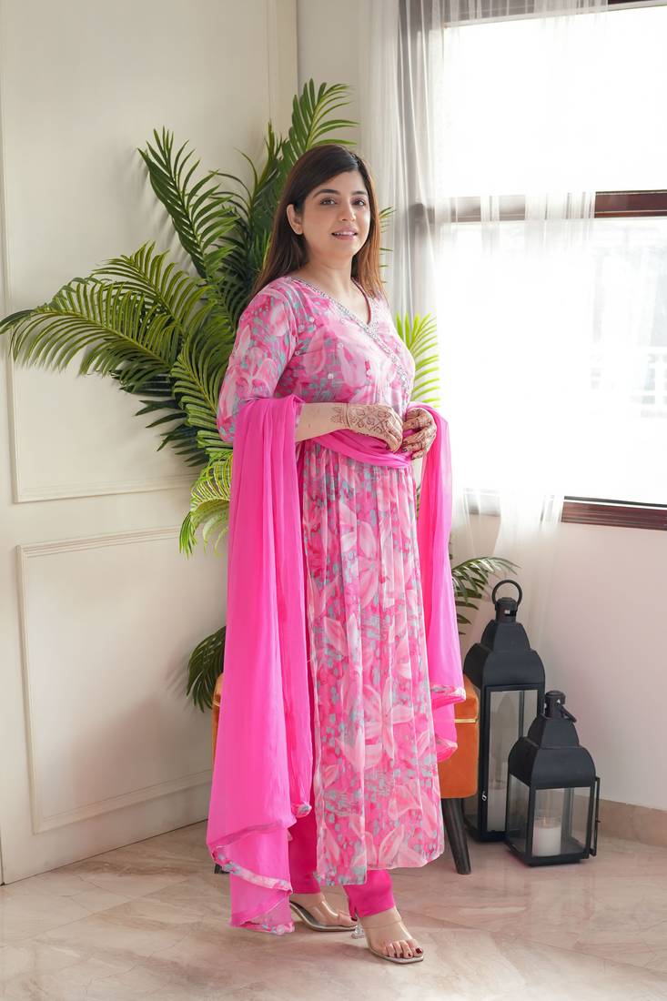 Women Pink Georgette Printed Embroidered Kurta Pant Dupatta Set
