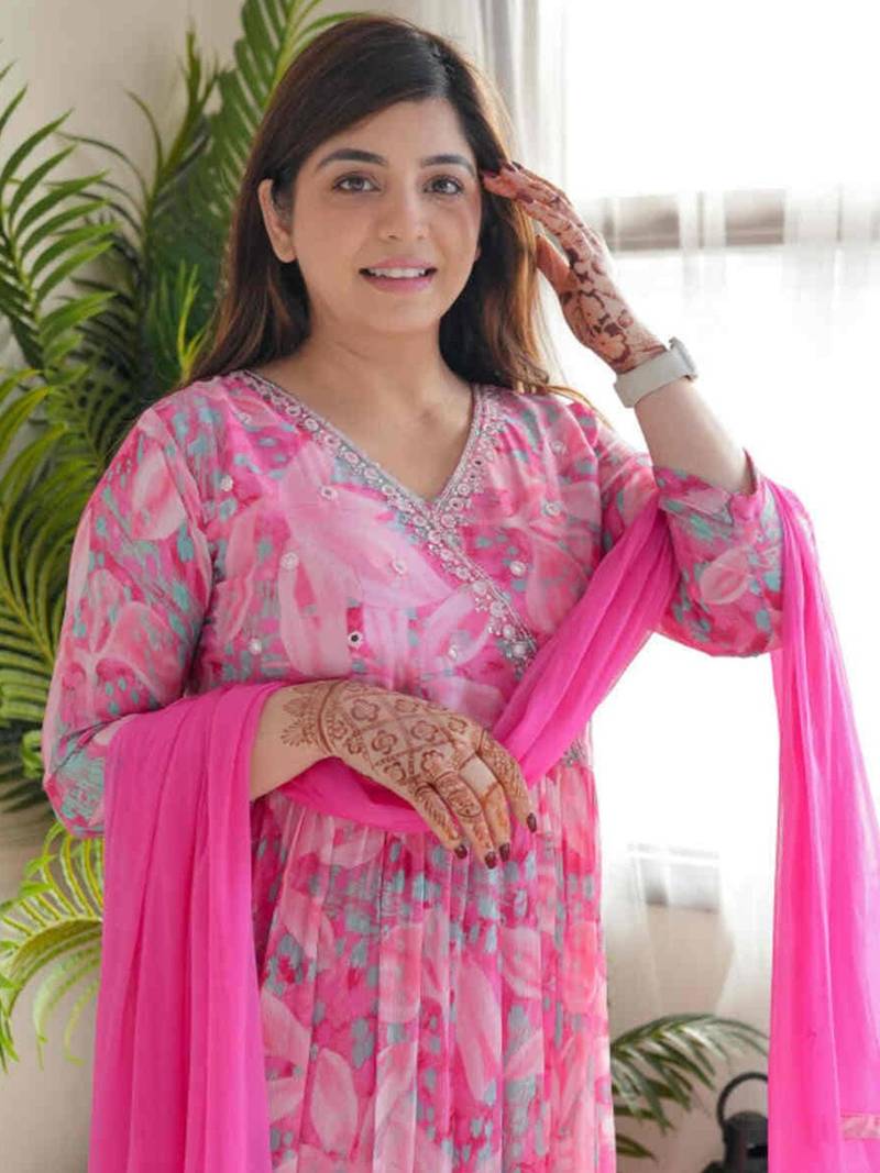 Women Pink Georgette Printed Embroidered Kurta Pant Dupatta Set