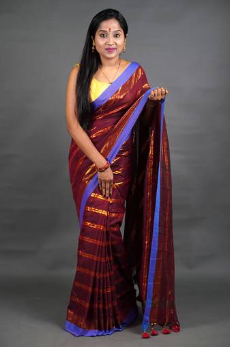 Khadi Handloom Check Saree With Blouse Piece